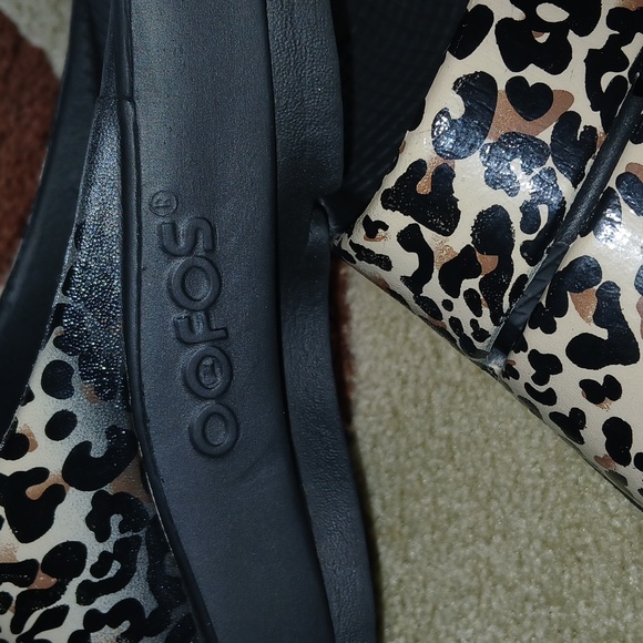 Women's OOFOS leopard print slides size 38 - Picture 4 of 8